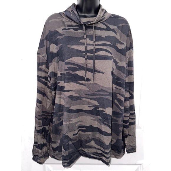 Nicole Miller Tops - Nicole Miller women’s mock neck pullover camo shirt